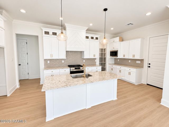 113 Fountain Mdw Drive, Broussard, LA 70518