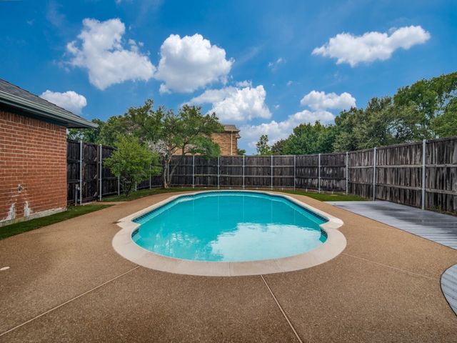 9102 Barton Creek Drive, Rowlett, TX 75089