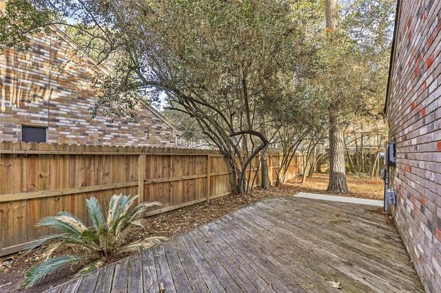 98 S Village Knoll Circle, The Woodlands, TX 77381