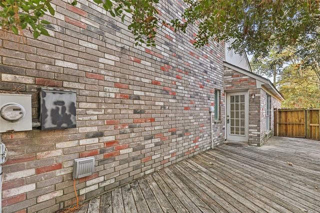 98 S Village Knoll Circle, The Woodlands, TX 77381