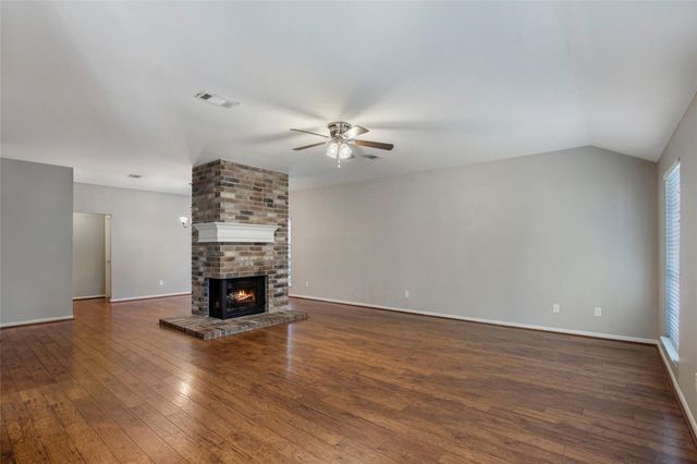 98 S Village Knoll Circle, The Woodlands, TX 77381