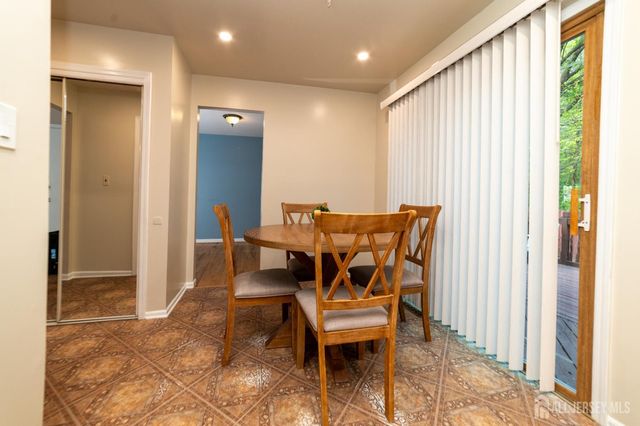 8 Winsor Court, Sayreville, NJ 08872