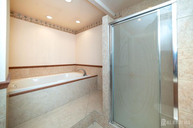 8 Winsor Court, Sayreville, NJ 08872