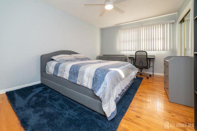 8 Winsor Court, Sayreville, NJ 08872