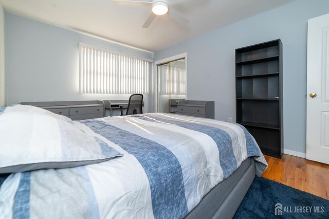 8 Winsor Court, Sayreville, NJ 08872