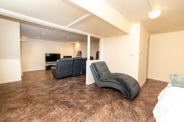 8 Winsor Court, Sayreville, NJ 08872