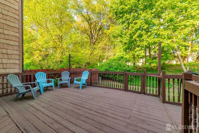 8 Winsor Court, Sayreville, NJ 08872