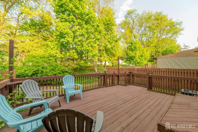 8 Winsor Court, Sayreville, NJ 08872