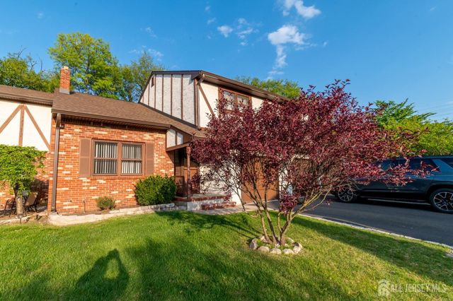 8 Winsor Court, Sayreville, NJ 08872