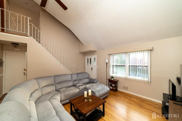 8 Winsor Court, Sayreville, NJ 08872