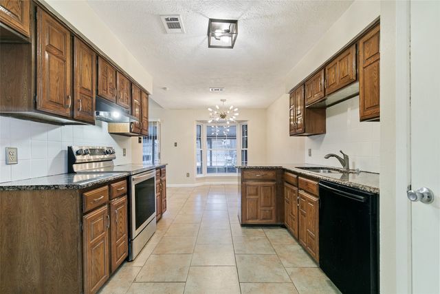 417 Kirby Creek Drive, Grand Prairie, TX 75052