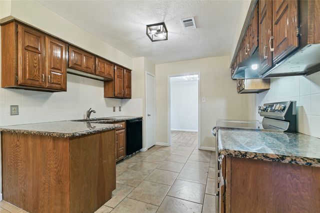 417 Kirby Creek Drive, Grand Prairie, TX 75052