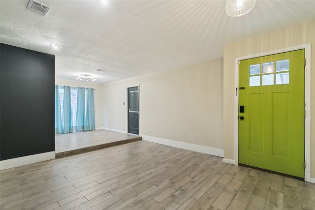 417 Kirby Creek Drive, Grand Prairie, TX 75052