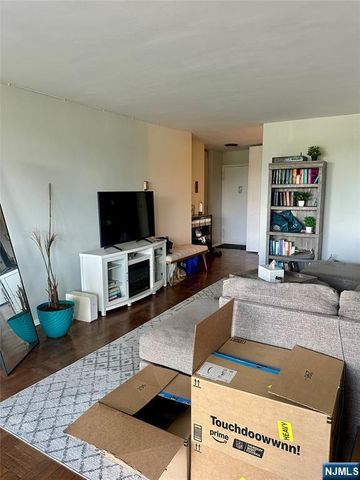 2100 Linwood Avenue 3F, Fort Lee, NJ 07024