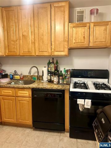 2100 Linwood Avenue 3F, Fort Lee, NJ 07024