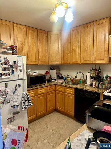 2100 Linwood Avenue 3F, Fort Lee, NJ 07024