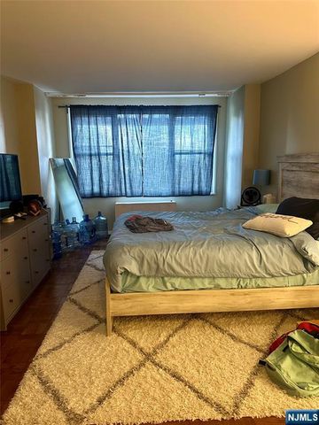 2100 Linwood Avenue 3F, Fort Lee, NJ 07024