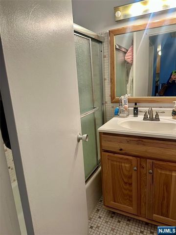 2100 Linwood Avenue 3F, Fort Lee, NJ 07024