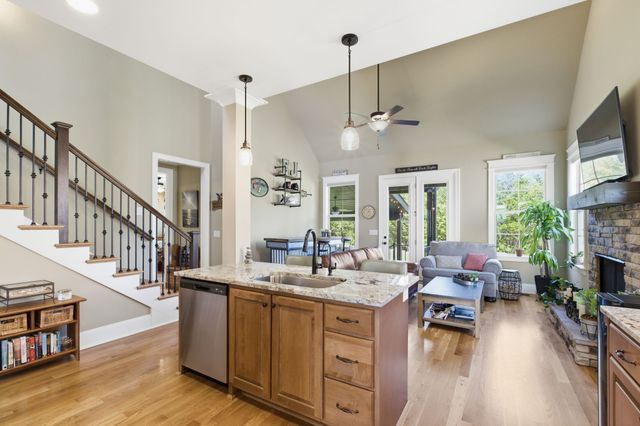 706 Brooke Cv, Mount Juliet, TN 37122