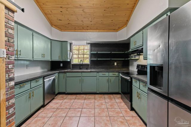 6050 W Hwy 4, Century, FL 32535