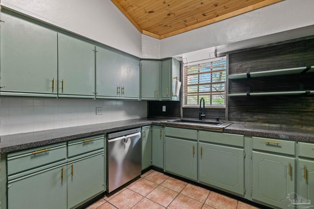 6050 W Hwy 4, Century, FL 32535