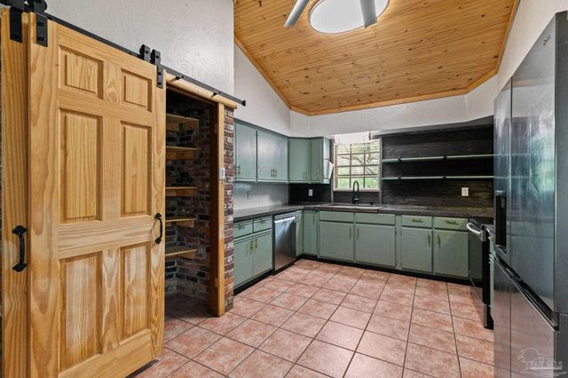 6050 W Hwy 4, Century, FL 32535