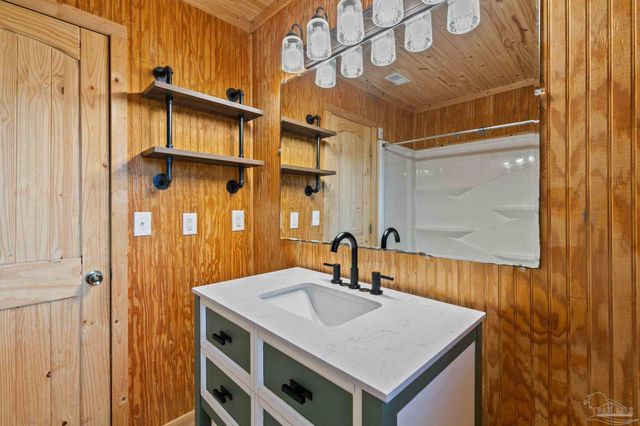 6050 W Hwy 4, Century, FL 32535