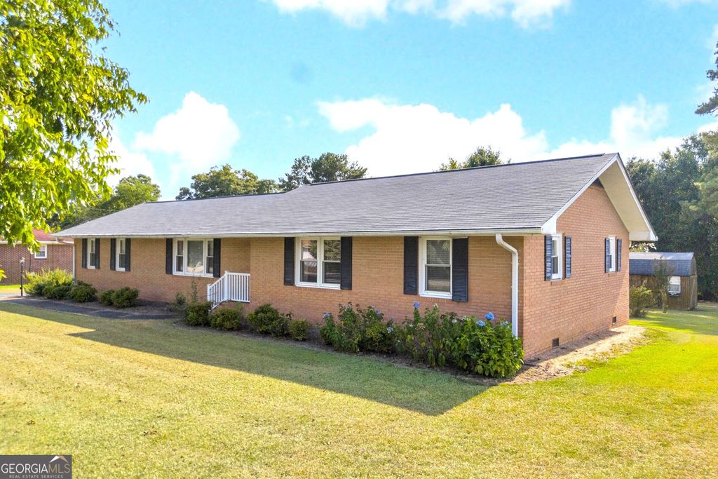 1229 Crestview Drive, Elberton, GA 30635 — exterior