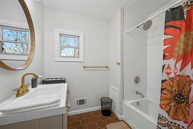 42 Beltzhoover Ave, Mt Washington, PA 15210