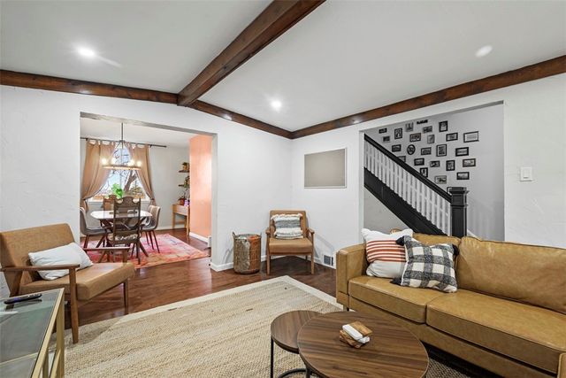 42 Beltzhoover Ave, Mt Washington, PA 15210