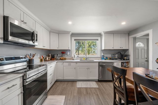 36 W Grove St, Middleboro, MA 02346