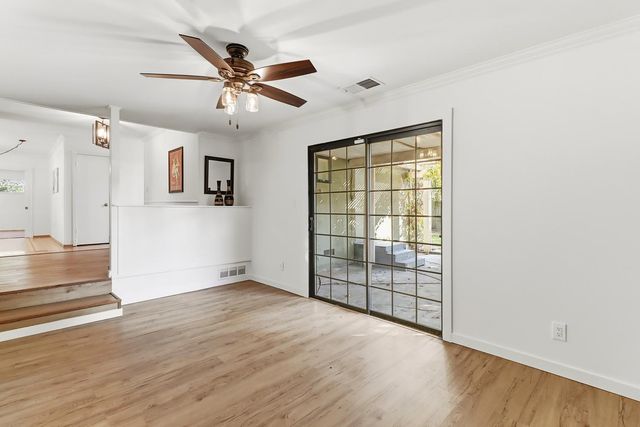 1224 Spruce Ln, Davis, CA 95618