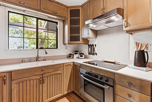 1224 Spruce Ln, Davis, CA 95618