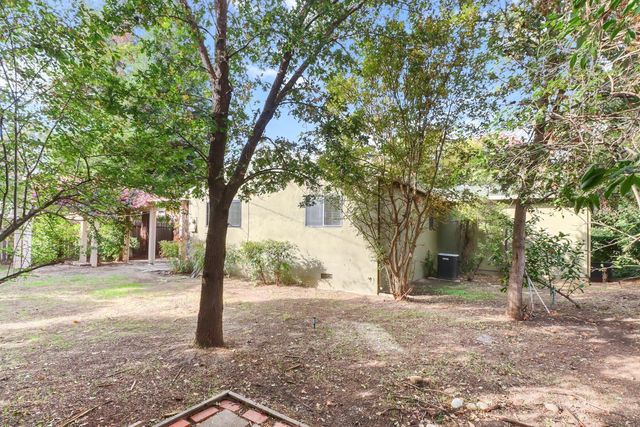 1224 Spruce Ln, Davis, CA 95618