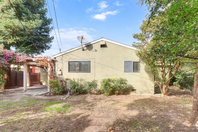 1224 Spruce Ln, Davis, CA 95618