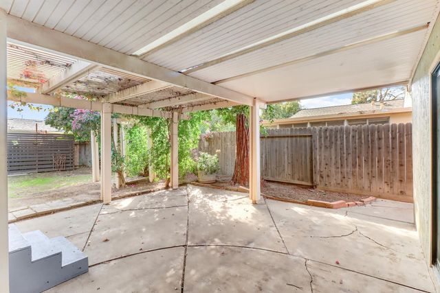 1224 Spruce Ln, Davis, CA 95618