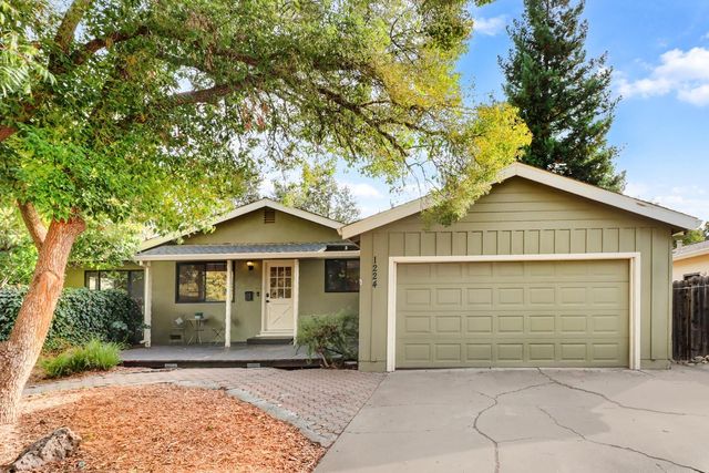 1224 Spruce Ln, Davis, CA 95618