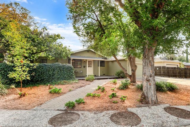 1224 Spruce Ln, Davis, CA 95618