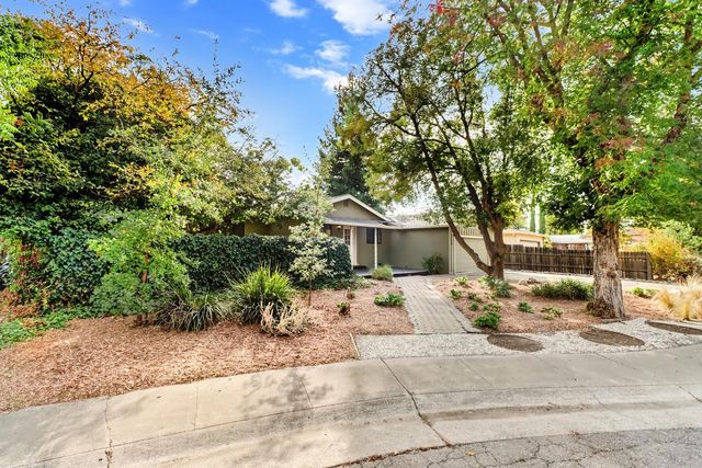 1224 Spruce Ln, Davis, CA 95618