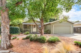 1224 Spruce Ln, Davis, CA 95618