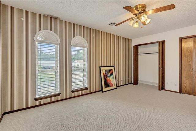 501 Queensboro Place, Yukon, OK 73099