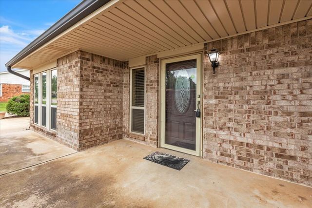 501 Queensboro Place, Yukon, OK 73099