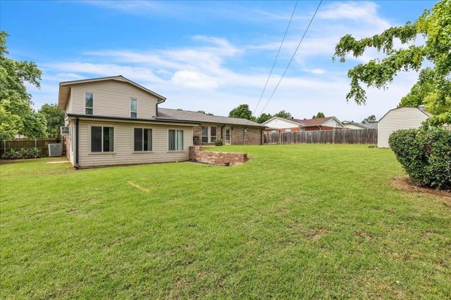 501 Queensboro Place, Yukon, OK 73099
