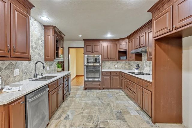 501 Queensboro Place, Yukon, OK 73099