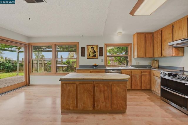 104 Gill Way, Benicia, CA 94510
