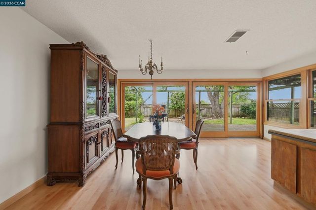 104 Gill Way, Benicia, CA 94510