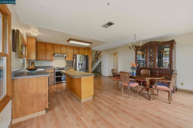 104 Gill Way, Benicia, CA 94510