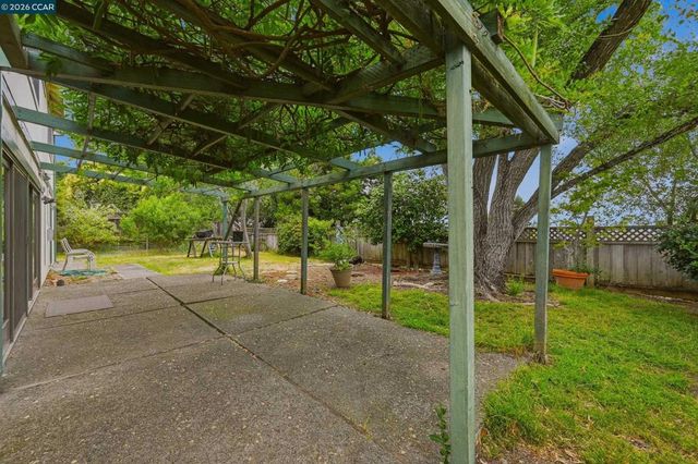 104 Gill Way, Benicia, CA 94510