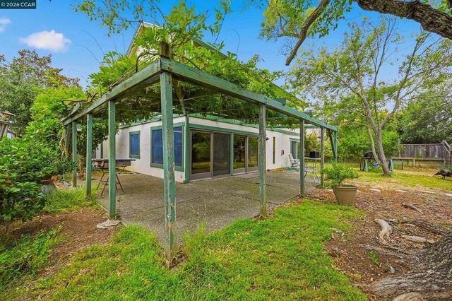 104 Gill Way, Benicia, CA 94510