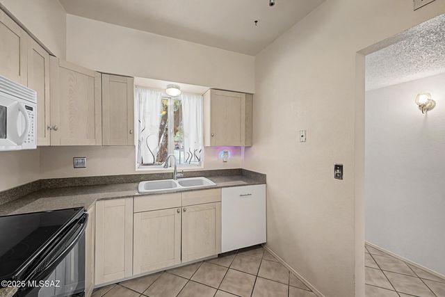 685 S Pantano Parkway, Tucson, AZ 85710